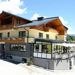 Haus Zirngast 호텔 4*