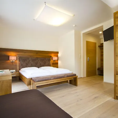 Haus Zirngast فندق سخلادميخ
