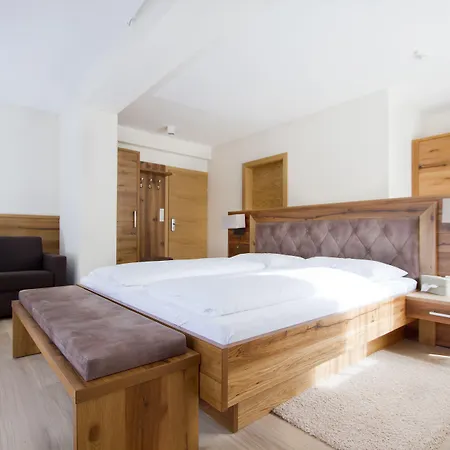 Haus Zirngast Hotel 4*