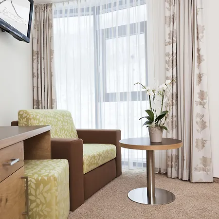 فندق Haus Zirngast 4*