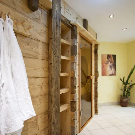 فندق Haus Zirngast 4*
