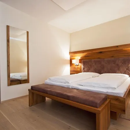 Haus Zirngast سخلادميخ